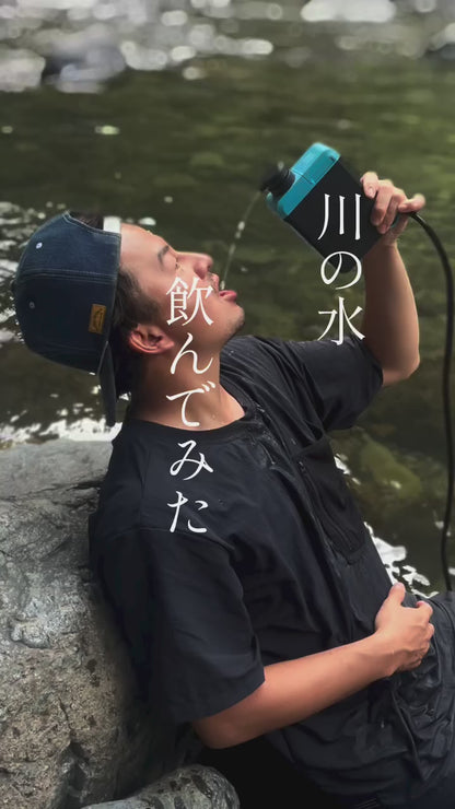 【業界最新&手動ボンプ付き】Greeshow 携帯浄水器 アウトドア 浄水器 電動浄水器 日本正規品 ソーラー充電可能 濾過器 飲み水 災害 防災士推奨 サバイバル浄水器 スマホ充電機能 高輝度LEDライト付き SOSモード 緊急停電対策 防災グッズ キャンプ/登山/地震/防災用 軽量・コンパクト PSE認証済み GS-2809